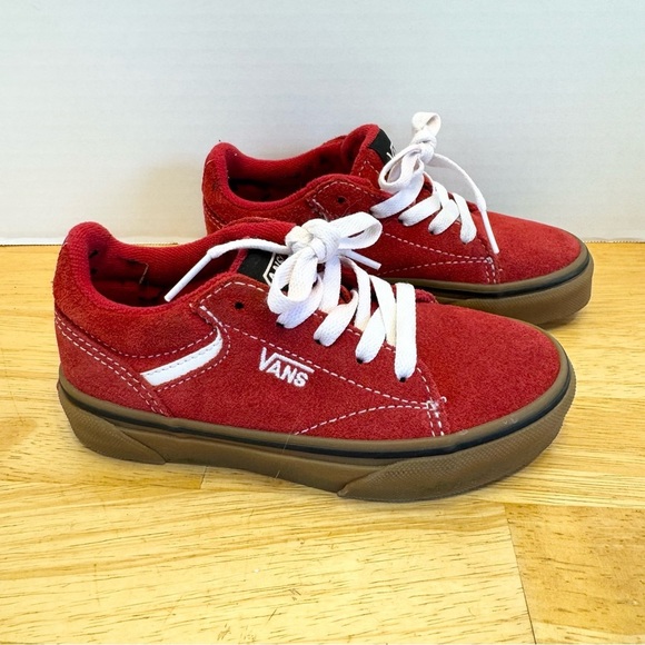 Vans Seldan Sneakers Red Suede Size 12 Youth Old Skool Low Tops Like New - Picture 1 of 7